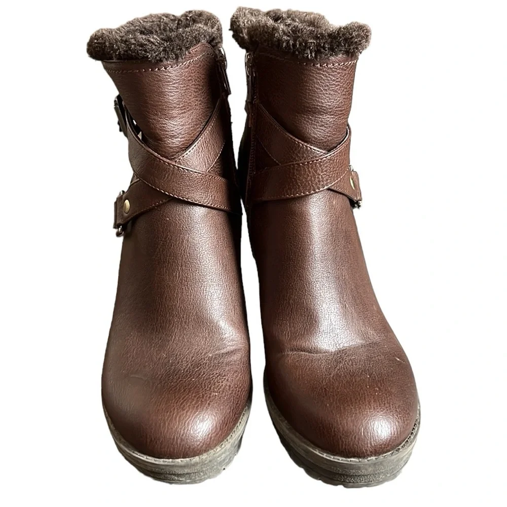 GUESS Women's Kavin Brown Buckle Lug Sole Ankle Boots